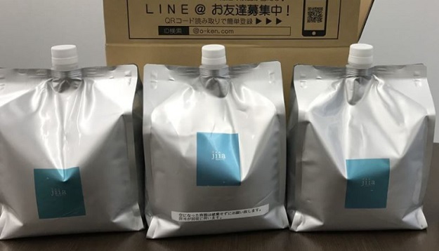 1ヵ月3900円(税別)でセット9.6L(3.2L×3袋)