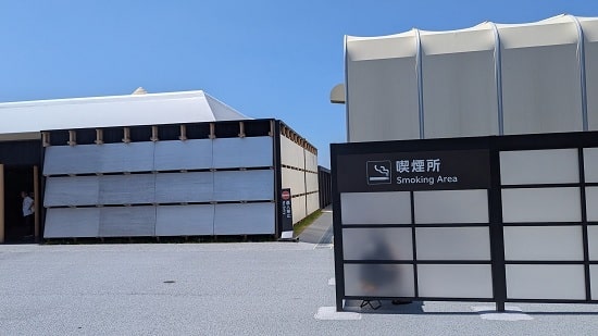 万博会場内EXPOメッセ（WASSE）南側喫煙所の画像（大屋根リングの柱番号5番）