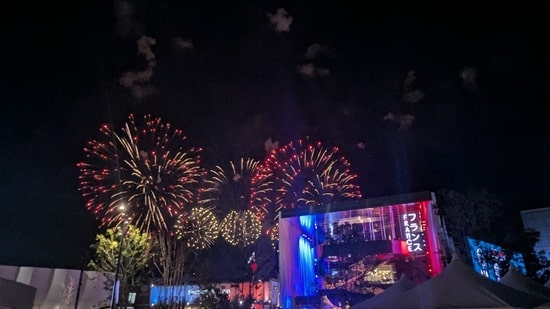 万博花火(フランス館前の広場)